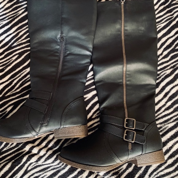 Wide booths - Picture 2 of 5